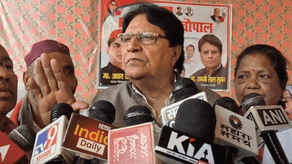 रामजीलाल सुमन का बड़ा बयान: “जातीय टकराव नहीं, विचारों का संघर्ष है” | Sapa MP Interview सपा सांसद रामजीलाल सुमन मीडिया से बात करते हुए