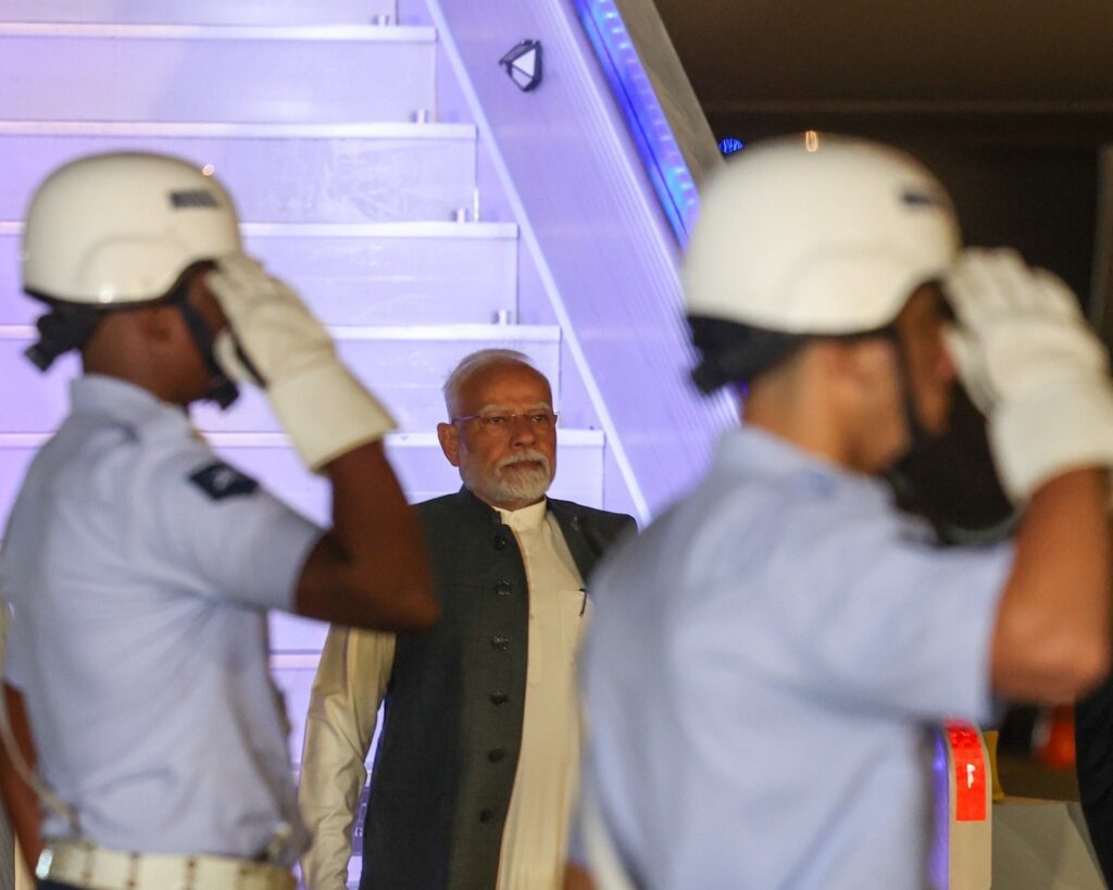 प्रधानमंत्री मोदी पहुंच ब्राजील, अलग अंदाज में हुआ स्वागत प्रधानमंत्री मोदी पहुंच ब्राजील, अलग अंदाज में हुआ स्वागत