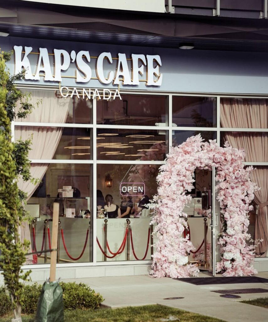 कपिल शर्मा बने बिजनेसमैन, Canada में खोला ‘Kap’s Cafe’ कपिल शर्मा बने बिजनेसमैन, Canada में खोला ‘Kap’s Cafe’