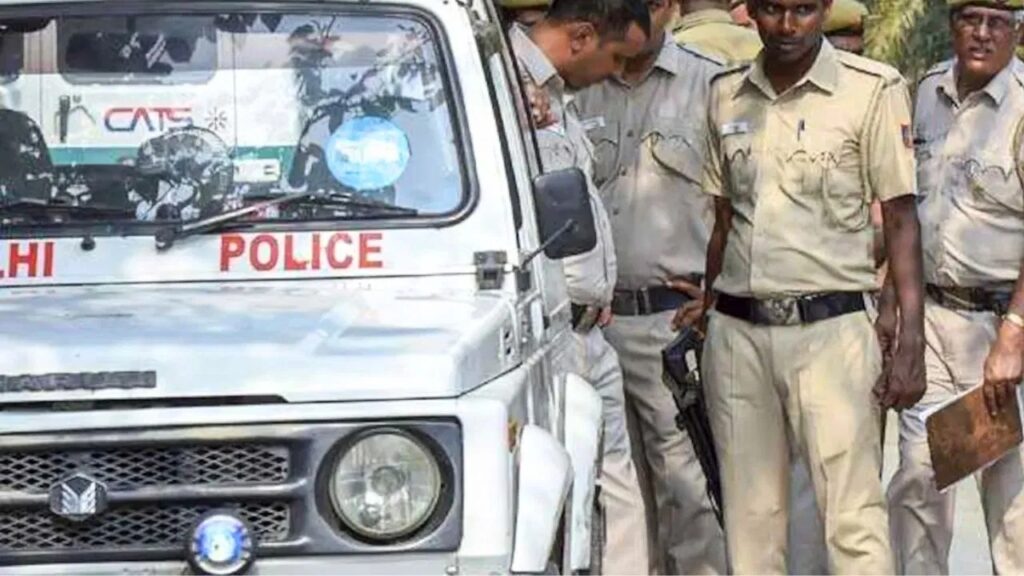 Delhi Dakshinpuri Deaths: एक कमरे में मिलीं तीन युवकों की लाशें, दम घुटने से मौत की आशंका Delhi Dakshinpuri Deaths