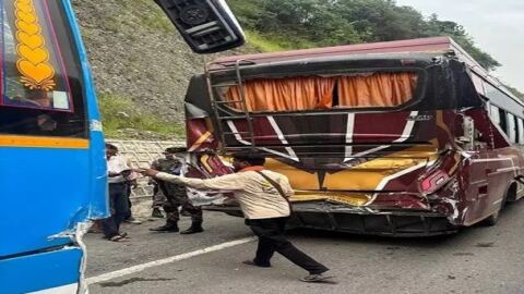 Jammu and Kashmir: Amarnath Yatra के दौरान बसों की टक्कर, 10 से अधिक श्रद्धालु घायल
