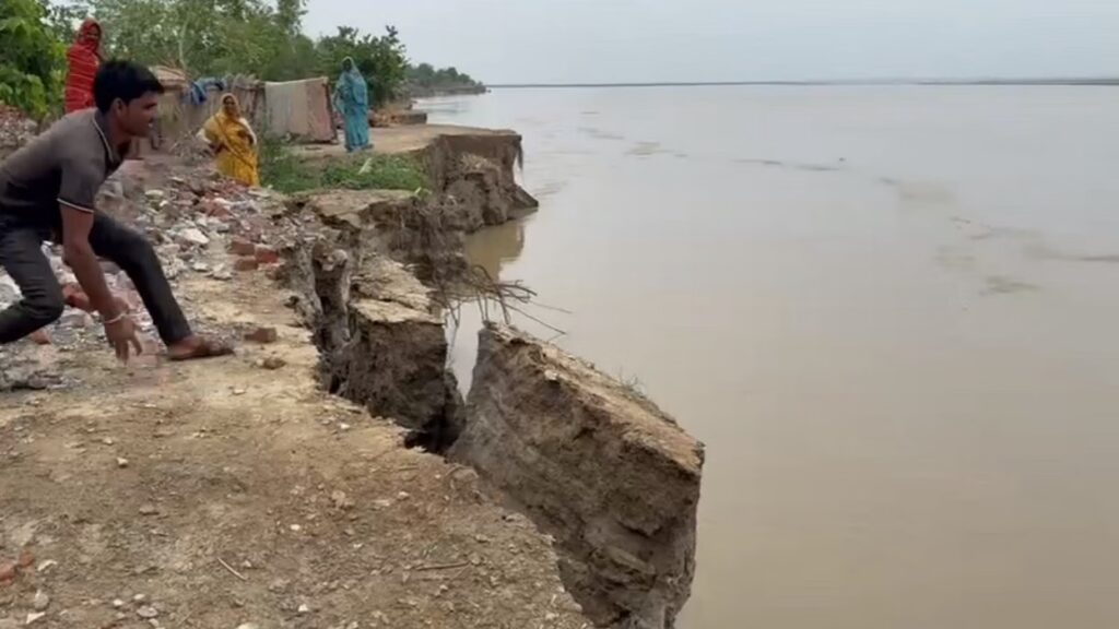 Bahraich: Saryu River का कहर, 11 घर और 100 बीघे जमीन नदी में समाई Saryu River in Bahraich