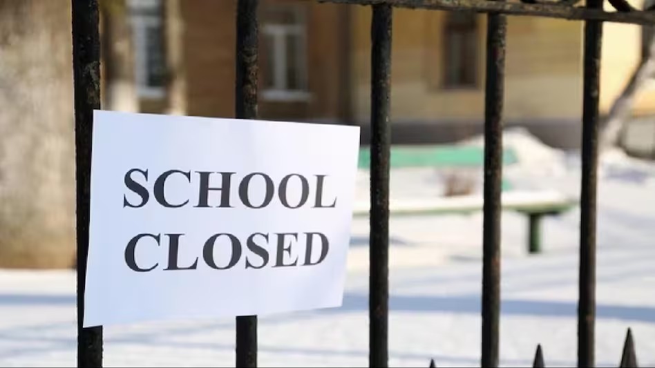 Schools Closed: यूपी में 27 हजार स्कूल बंद होंगे? शिक्षक संघ और AAP ने किया आंदोलन का ऐलान Schools Closed: यूपी में 27 हजार स्कूल बंद होंगे? शिक्षक संघ और AAP ने किया आंदोलन का ऐलान