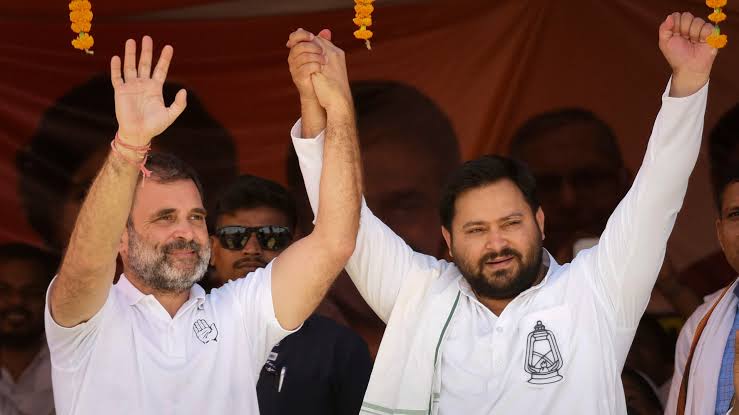 तेजस्वी और राहुल करेंगे मतदाता सूची संशोधन के खिलाफ प्रदर्शन का नेतृत्व राहुल गांधी और तेजस्वी यादव साथ में।