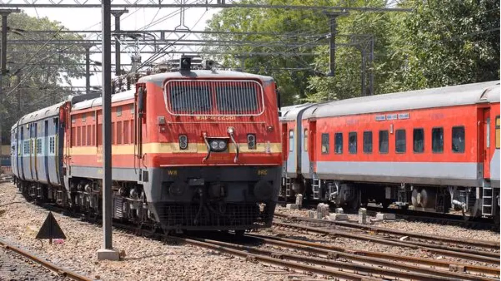 26 दिसंबर से महंगी होगी ट्रेन यात्रा, टिकट बुक करने से पहले जान लें किराए
