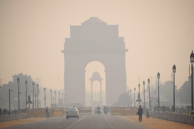 दिल्ली में प्रदूषण पर सख्ती: सीएम रेखा गुप्ता का बड़ा एक्शन प्लान delhi pollution
