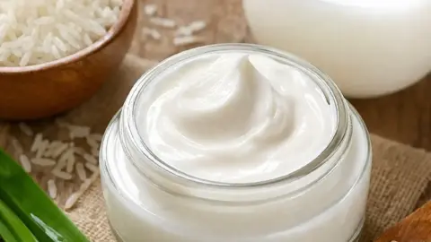 Anti Aging Cream: पार्लर का खर्च बचाएं, घर पर चावल और कच्चे दूध से बनाएं आसान फेस क्रीम