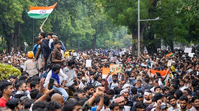 जंतर-मंतर प्रदर्शन के बीच दिल्ली पुलिस का बड़ा एक्शन, पाकिस्तान से जुड़े 480 सोशल मीडिया हैंडल ब्लॉक; छात्रों को अफवाहों से सावधान रहने की अपील