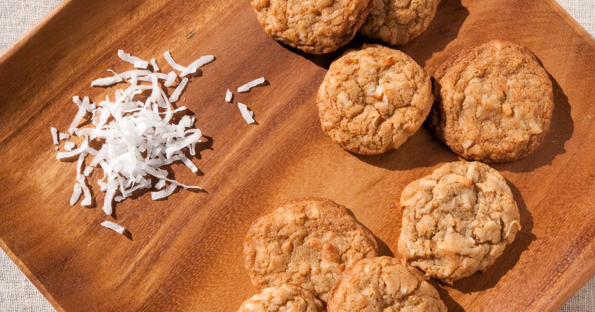 Coconut Cookies Recipe: घर पर नारियल से बनाएं बाजार जैसी कुरकुरी कुकीज