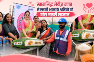 स्वामसिद्ध लेडीज़ क्लब ने एनर्जी भवन के श्रमिकों को जरूरी सामान बांटकर सहयोग दिया